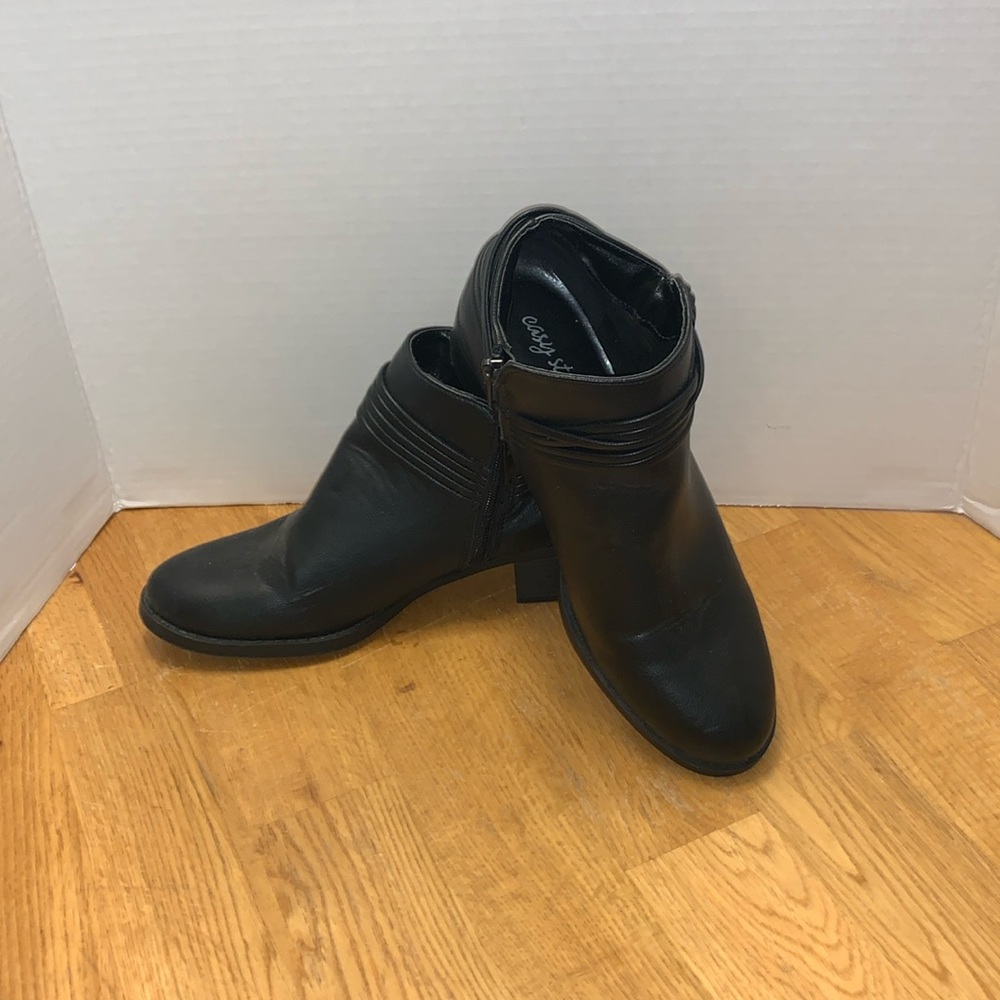 Easy Street ankle boots